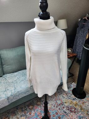 Metric Knits Women’s Cream Ribbed Turtleneck Sweater Medium Viscose Blend